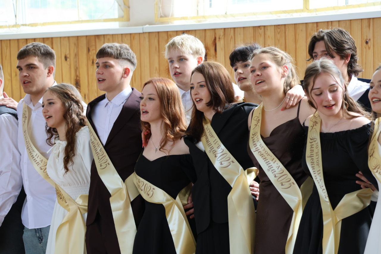 Для выпускнікоў празвінеў апошні званок